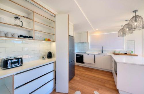 Coles Bay Apartment | On the Beach 2