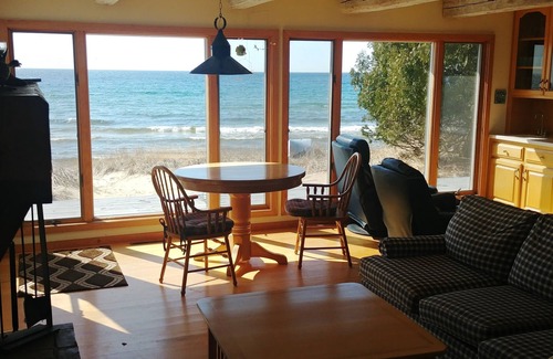Sturgeon Bay House | ON THE BEACH, Borders Whitefish Dunes State Park. Best Location in Door County