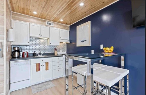 Carolina Beach Apartment | ON THE BEACH! Nautical OCEANSIDE OASIS, Sleeps 4