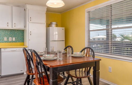 Royal Lagoons House | On the canal, great for kayakers, fishermen. Close to beach! - Casa Azul