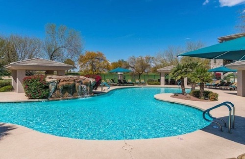 Kierland Apartment | On the Golf Couse! The Best of Kierland, walk to shops and restaurants
