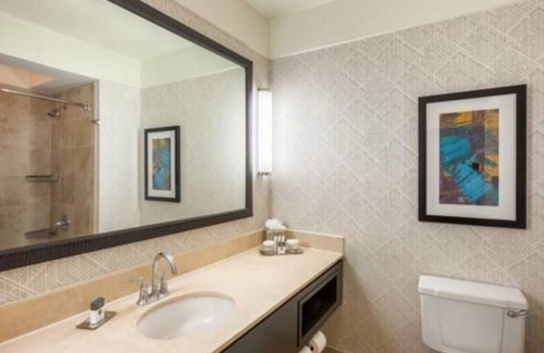 Birch Park Finger Streets Apartment | On the intercostal and walking distance from the amazing Fort Lauderdale beach.