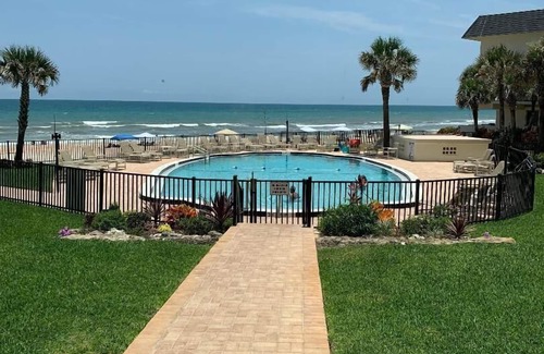 Ormond Beach Condo | ON THE OCEAN NO STREET TO CROSS !