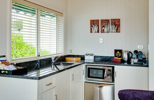 Kawaha Point Cabin | On The Point - Lake Rotorua