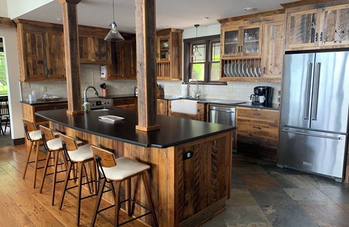 Penhook Cabin | On The Rocks SML