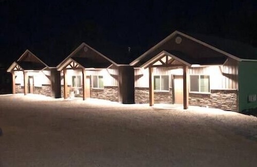 Salmon House | On the Salmon River-Cabin 1 - 2 Bed, 2 Bath, Sleeps 6