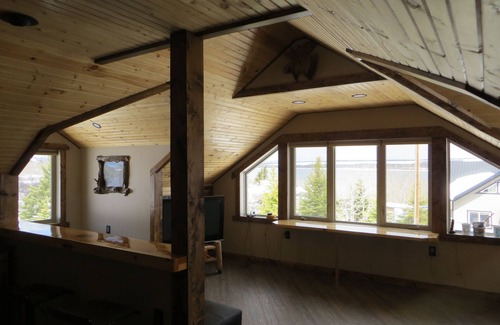 Babb Cabin | On the shores of Ducklake only minutes from Glacier Park, and Waterton Park park