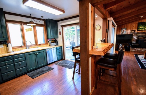 Glencoe Cabin | ON THE SHORES OF LAKEMONT PINES LAKE W/POOL TABLE, KAYAKS AND CANOE PET FRIENDLY