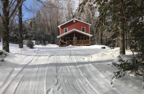 Jeffersonville House | On the trail map! Walk to everything! Sleeps 10!