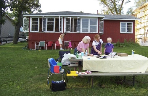 Lake Ripley Cabin | On the water! Rain guarantee. Boat lift. AC. Pontoon boat, SUP's, Kayaks, canoe.