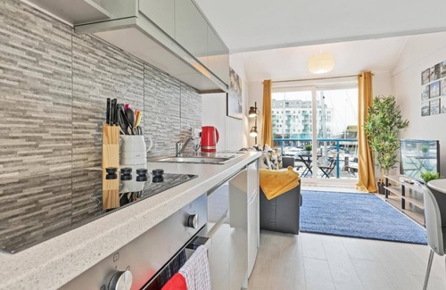 Seafront Apartment | On the Water -waterside Studio With Terrace Overlooking the Harbour