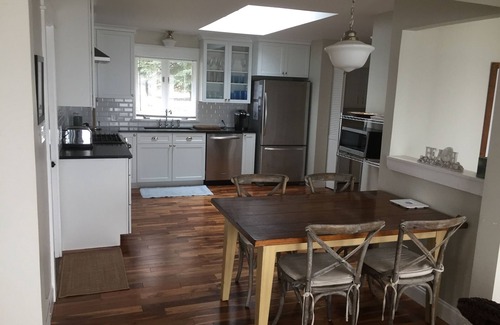 Traverse City House | On West Bay with Sandy Beach and Heated Pool
