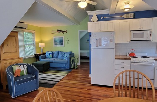 Suttons Bay Apartment | On West Grand Traverse Bay -Private Carriage House -Sleeps 4 Between TC & S Bay