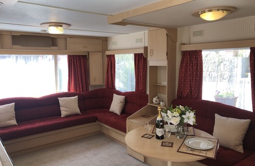 Barbrook House | One bed static with parking. Walk to Lynton Town Centre. Free fishing onsite