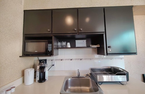 West End Hotel | One Bedroom Apartment with Robson View