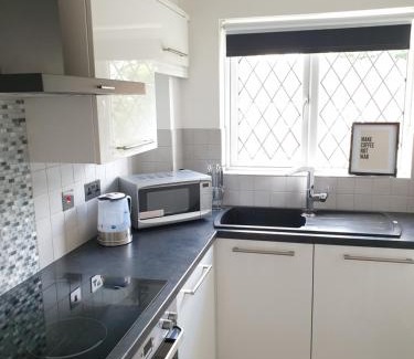 Erdington Apartment | One Bedroom Apartment hosted Be More Homely Serviced Accommodation & Apartments Birmingham With X1 King Beds Sleeps 4