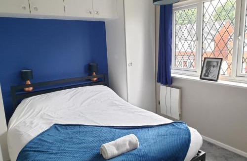Erdington Apartment | One Bedroom Apartment hosted Be More Homely Serviced Accommodation & Apartments Birmingham With X1 King Beds Sleeps 4