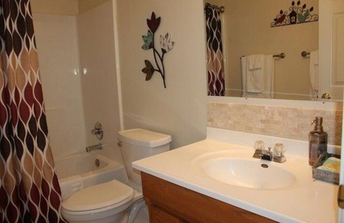 West Main HIll Apartment | One Bedroom Apartment in Kalamazoo with View