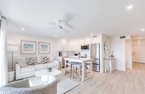 Sanibel Condo | One-bedroom ground level that steps right out to pool.