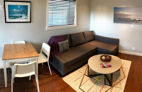Victoria House | One bedroom, hilltop suite - beautiful and private!