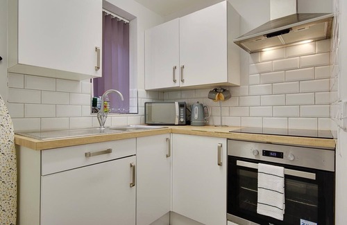 Poole House | One Bedroom House with WiFi and Netflix