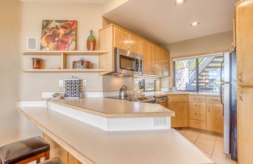 Century West Condo | One-Bedroom MBVR Condo, Soaring Deschutes River Views, Fireplace, and Hot Tub!