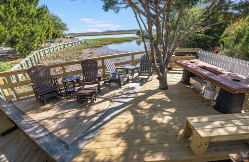 Bald Head Island House | One bedroom oasis with marina and marsh views! Heart of the island with one golf cart