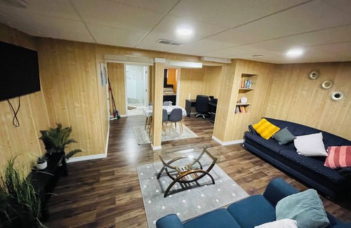 Northwest Edmonton House | One bedroom suite + parking + private space +5 mins from major shopping centres