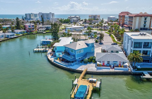 Bay Esplanade Villa | One Bedroom Villa with full kitchen On Clearwater Beach steps from the water.