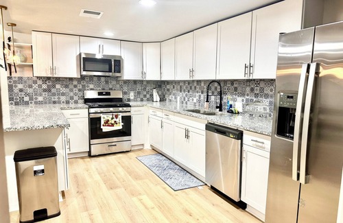 Bacliff House | One block from the Ocean and 8 minute drive to Kemah