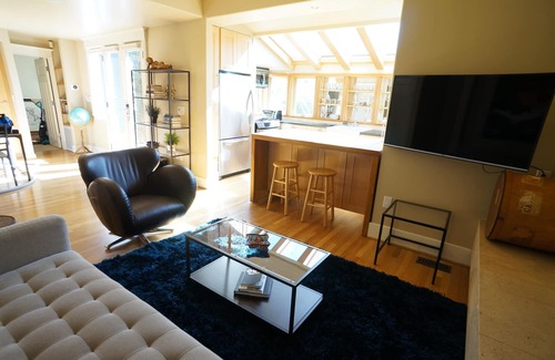 Broadway Apartment | One Block Off Broadway - 2 bed/2 bath with parking in hip historic Capitol Hill