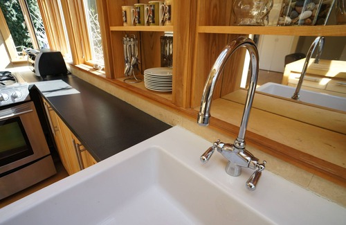 Broadway Apartment | One Block Off Broadway - 2 bed/2 bath with parking in hip historic Capitol Hill