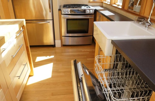 Broadway Apartment | One Block Off Broadway - 2 bed/2 bath with parking in hip historic Capitol Hill