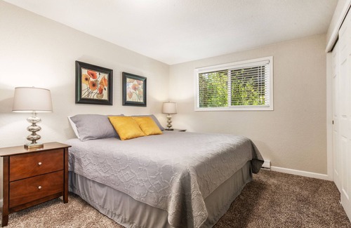 Dayton House | One-Block to Dayton’s Historic Center, Wine Tasting, Restaurants, Dog Friendly