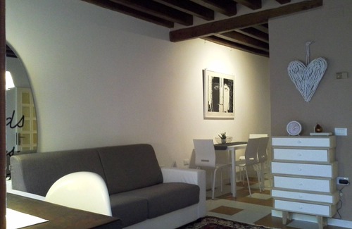 Cannaregio Apartment | one door apartment in the heart of Venice Ca 'd'Oro overlooking the field