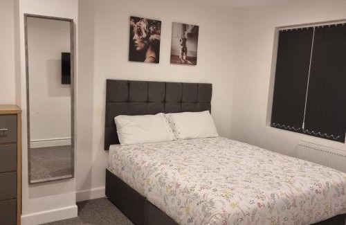 Enfield Highway Apartment | One double room in A 4 bed in Enfield north London