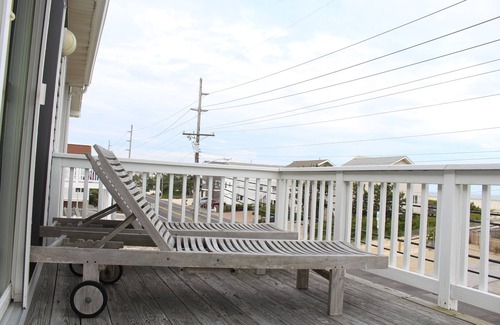 South Beach Haven House | One House to beach- beach chairs & badges too!
