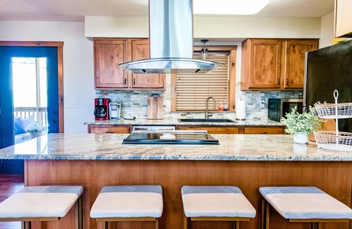 Indian Point Cabin | ONE Minute from Silver Dollar City! INDOOR Pool!