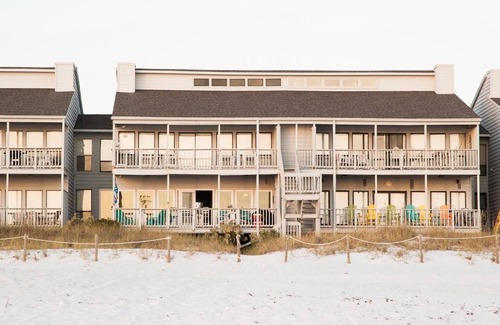 West Panama City Beach Condo | One NITE MINIMUM 5 steps off deck onto beach; 10 steps out front door to pool.