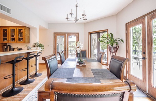 Northeast Pensacola House | One of a Kind Large MCM Home! Huge 400+yr Oaks 20 min to Pensacola Beach