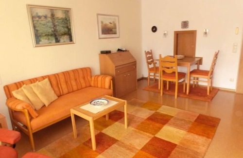 Safferstetten Apartment | One-room apartment (35 sqm) with covered south-facing balcony