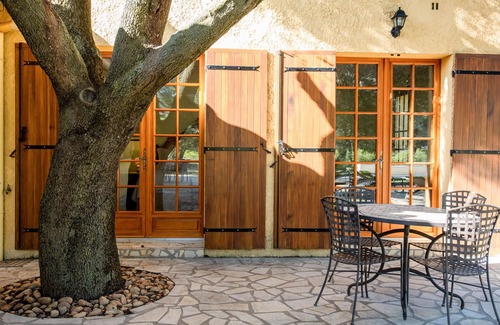 Sorgues Villa | One-storey villa with enclosed garden and swimming pool