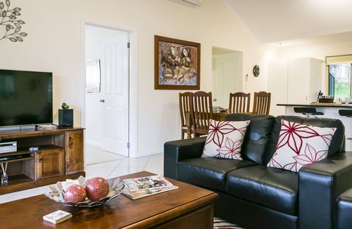 Upper Wakefield Cottage | One Tree Accommodation: The Retreat