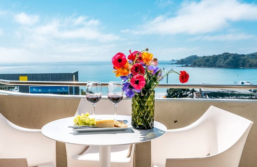 Oneroa Apartment | ONEROA CENTRAL | Coast & Country | WINTER DEAL - Stay for 3, Pay for 2