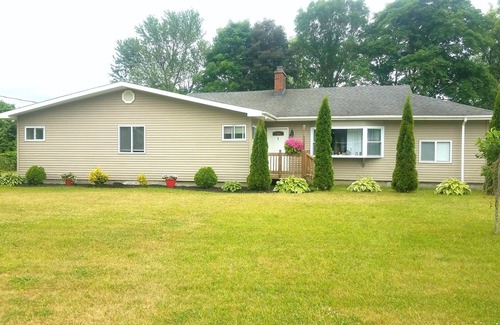 Stillwater House | Only 22 min from Saratoga Race Track, 10-20 min from major golf courses!