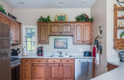 Clymer Condo | Only 3 BDRM in Northgate. Discounts on ski season weeknights!