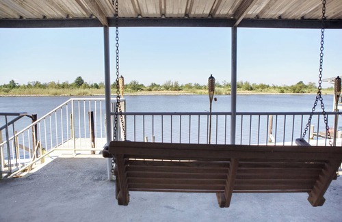 Lafitte House | Only 45 Minutes From Downtown New Orleans Is A Vacationers Bayou Paradise.
