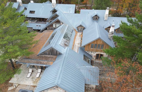 Elk Rapids House | Only 9 minutes from the horse show