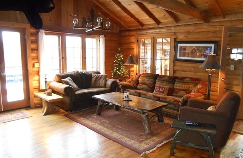Dubois Cabin | **ONLY AVAILABLE 4 WEEKS A YEAR** Shoshone National Forest cabin rental