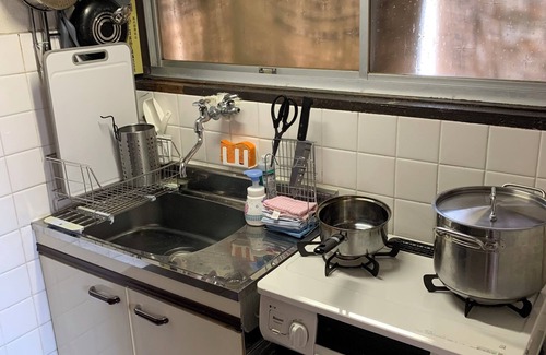 Ibaraki Apartment | Only one apartment is available for rent per day. Located on the second floor of a fashionable café, it is a quiet place to live and relax. Excellent access to Osaka and Kyoto